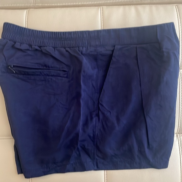Lululemon & go keepsake short - size 8 or 10 - Picture 3 of 7